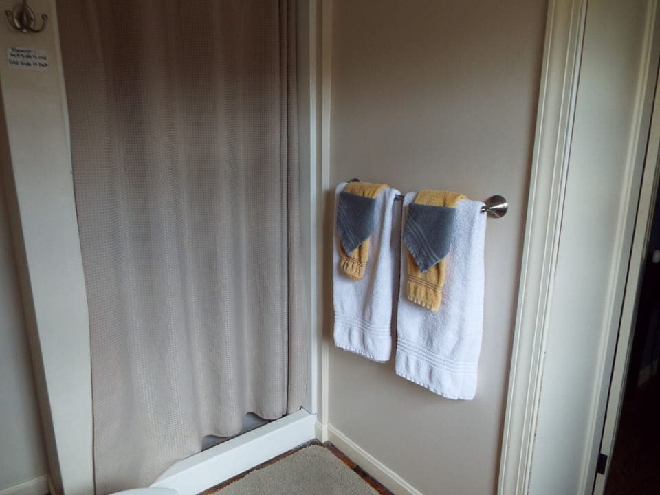 Standard Triple Room, Ensuite, Garden View (Hettie Schriver Room) | Bathroom