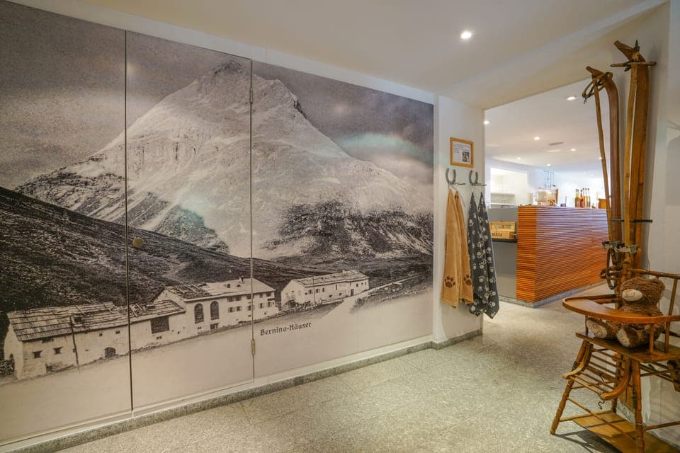 Breakfast, lunch, dinner served; Regional cuisine, alfresco dining 