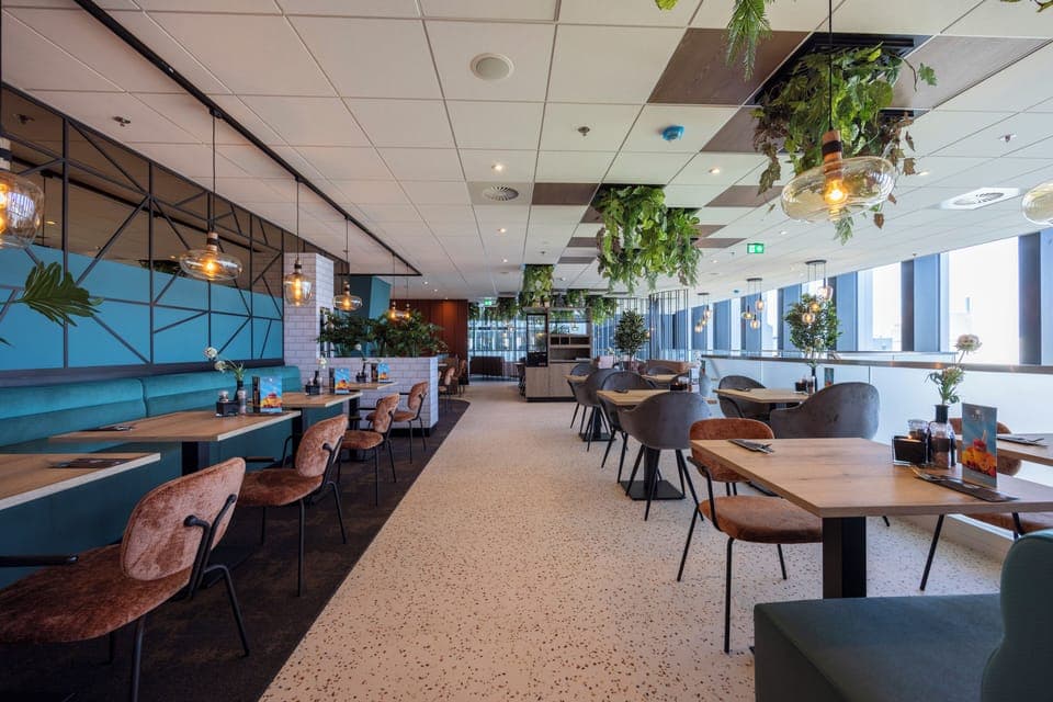 Lunch and dinner served