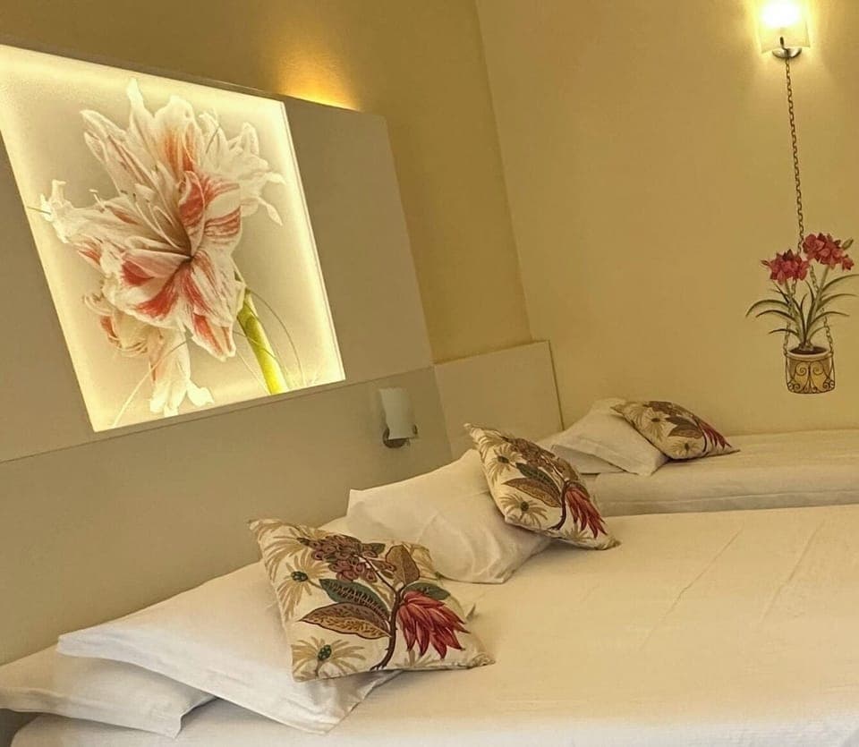 Triple Room | In-room safe, free WiFi, bed sheets