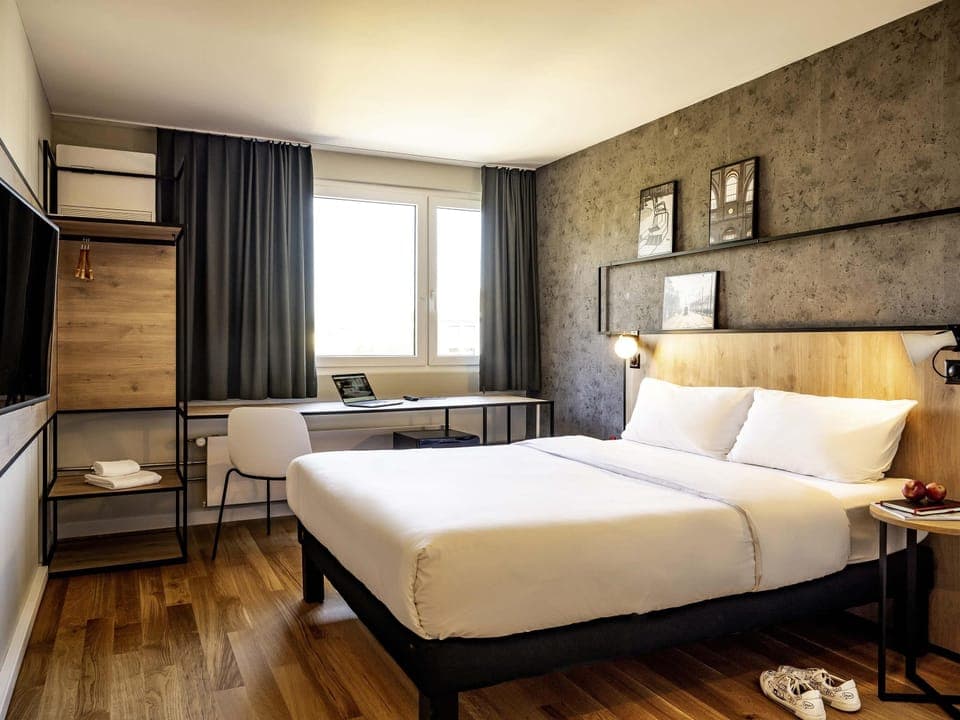 Superior Room, 1 Double Bed | Premium bedding, desk, laptop workspace, iron/ironing board