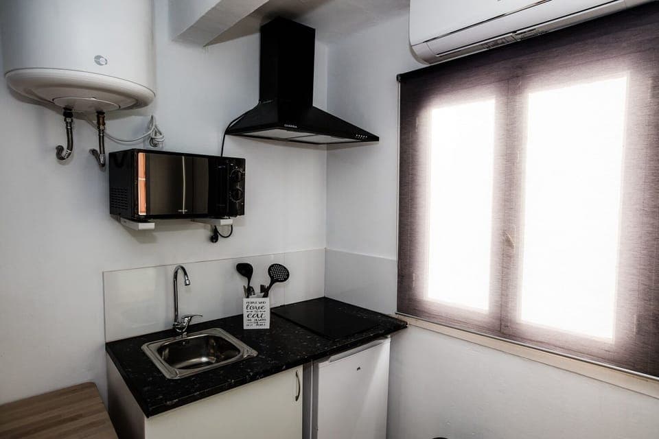 Comfort Room | Private kitchenette