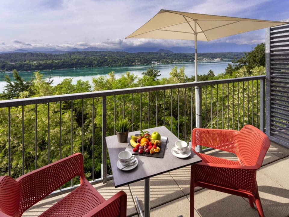 Superior Room, 1 Queen Bed, Lake View | Desk, soundproofing, free cribs/infant beds, free WiFi