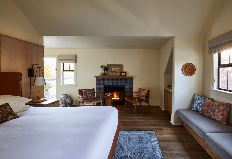 Premium bedding, down comforters, Tempur-Pedic beds, free minibar items