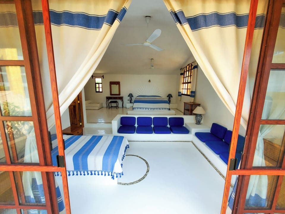 Family House | Desk, laptop workspace, free WiFi, bed sheets