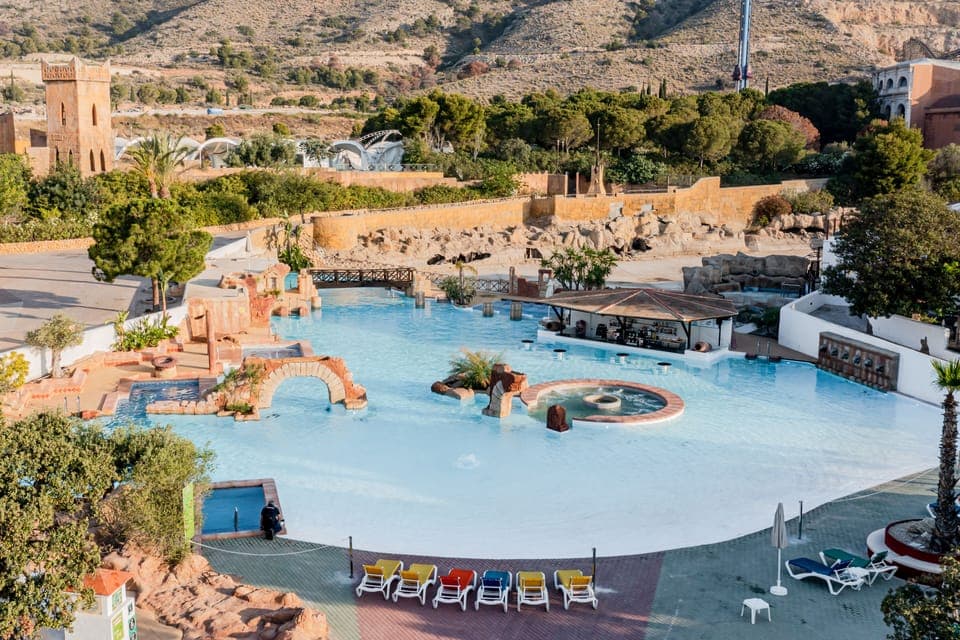 5 outdoor pools, sun loungers