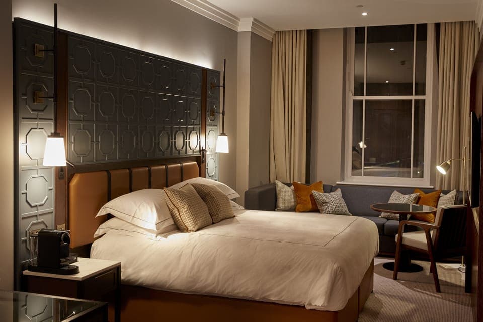 Deluxe Junior Suite | In-room safe, laptop workspace, free WiFi, bed sheets