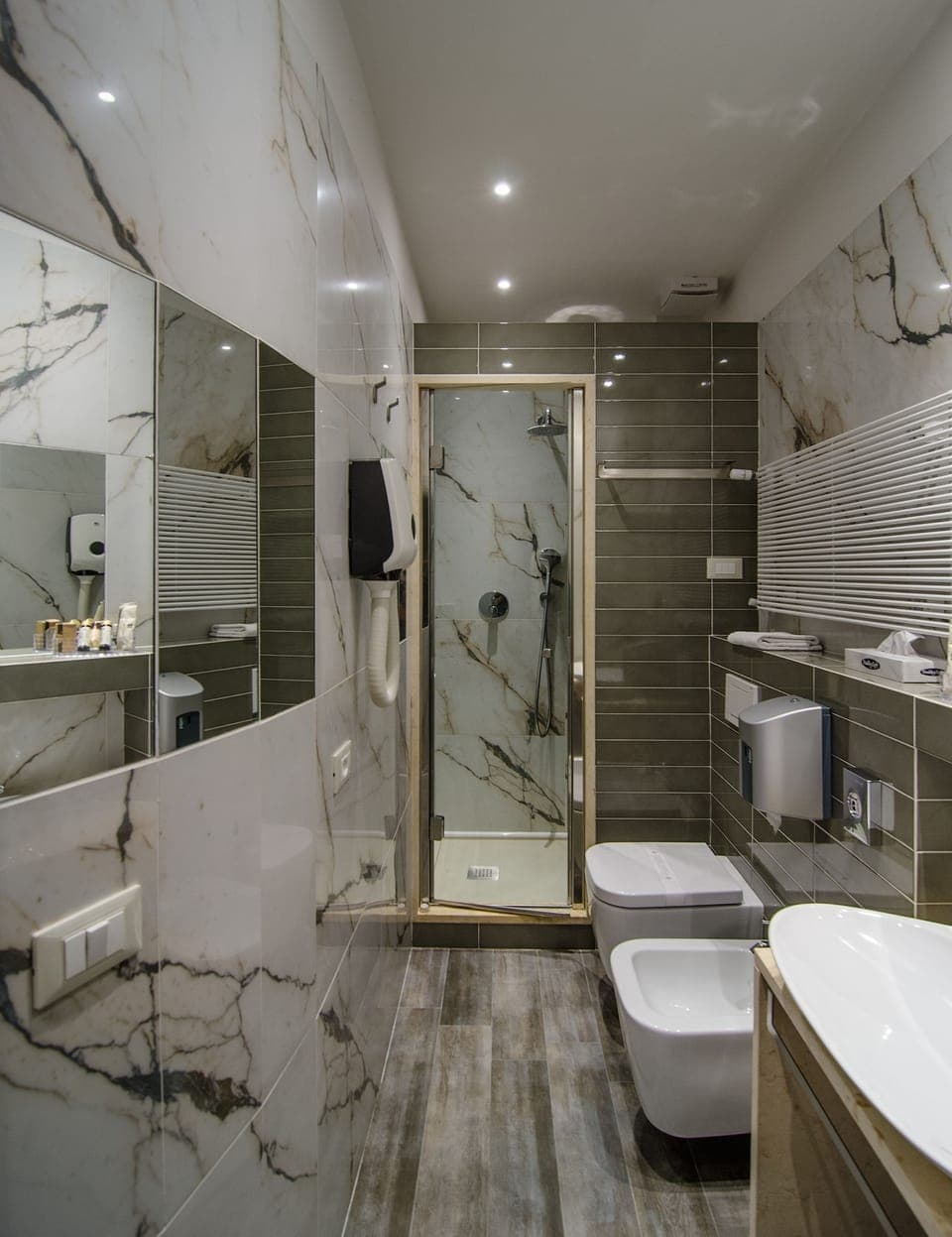 Shower, rainfall showerhead, free toiletries, hair dryer
