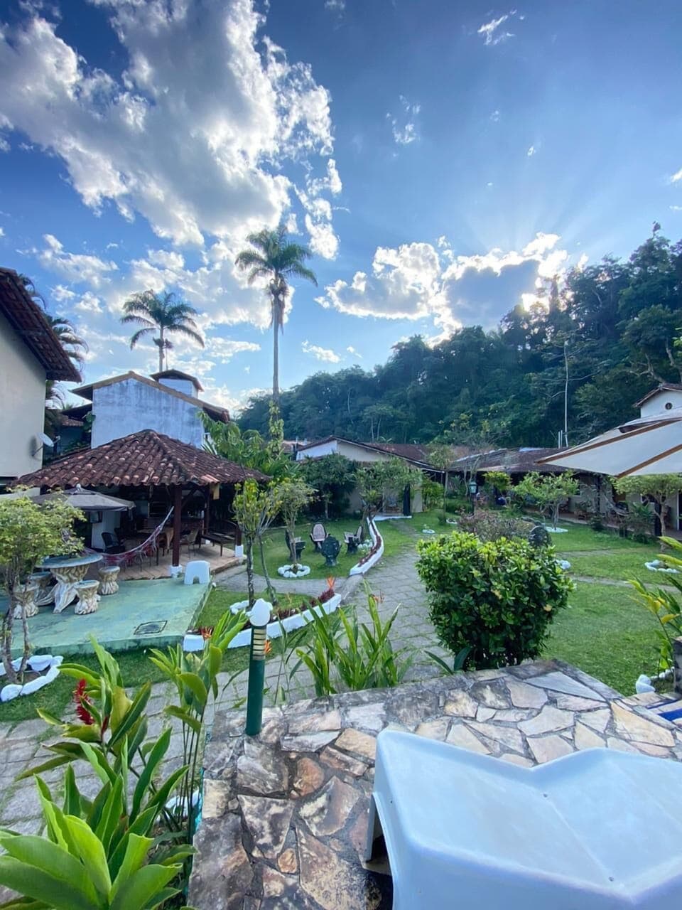 29-inch flat-screen TV with satellite channels, TV