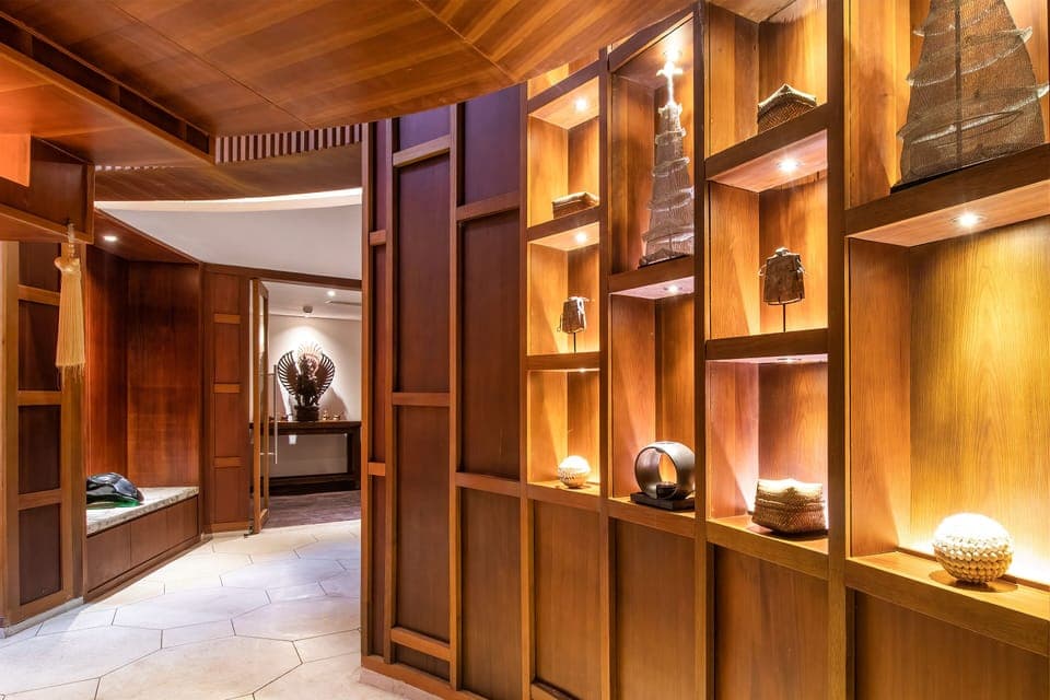 Couples treatment rooms, hot tub, steam room, body treatments