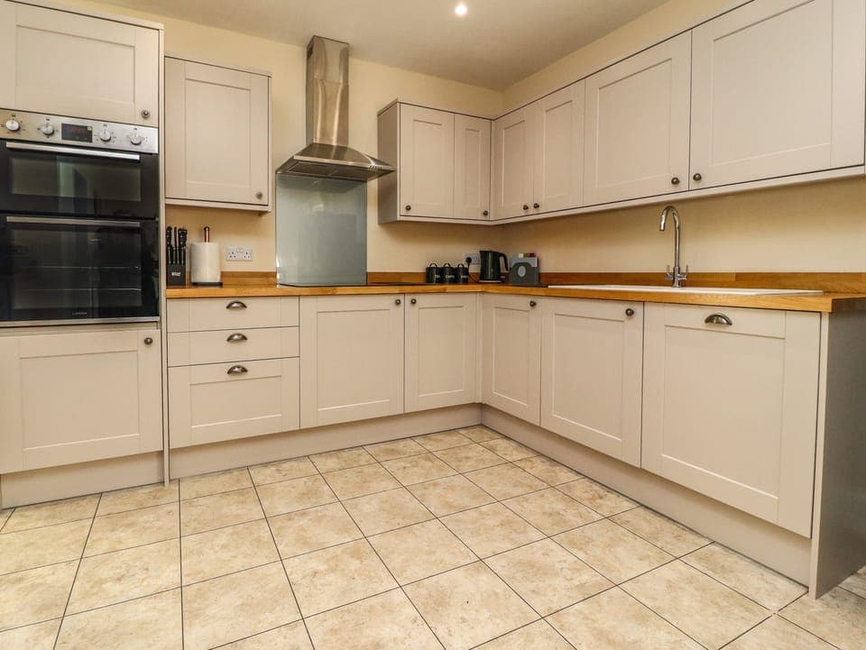 Fridge, dishwasher, electric kettle, toaster