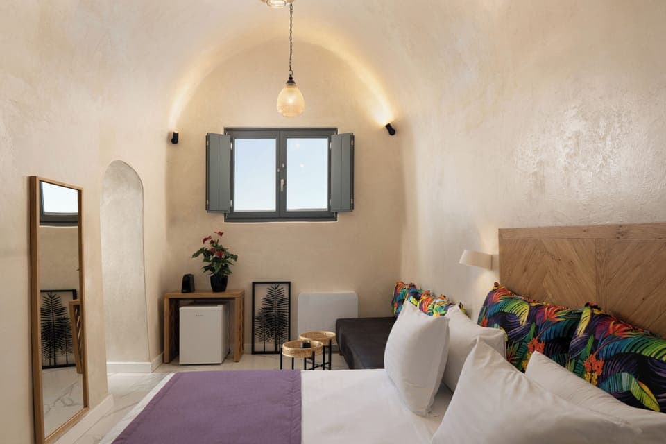 Junior Suite Private indoor / outdoor Hot Plunge Pool | 1 bedroom, in-room safe, blackout drapes, soundproofing