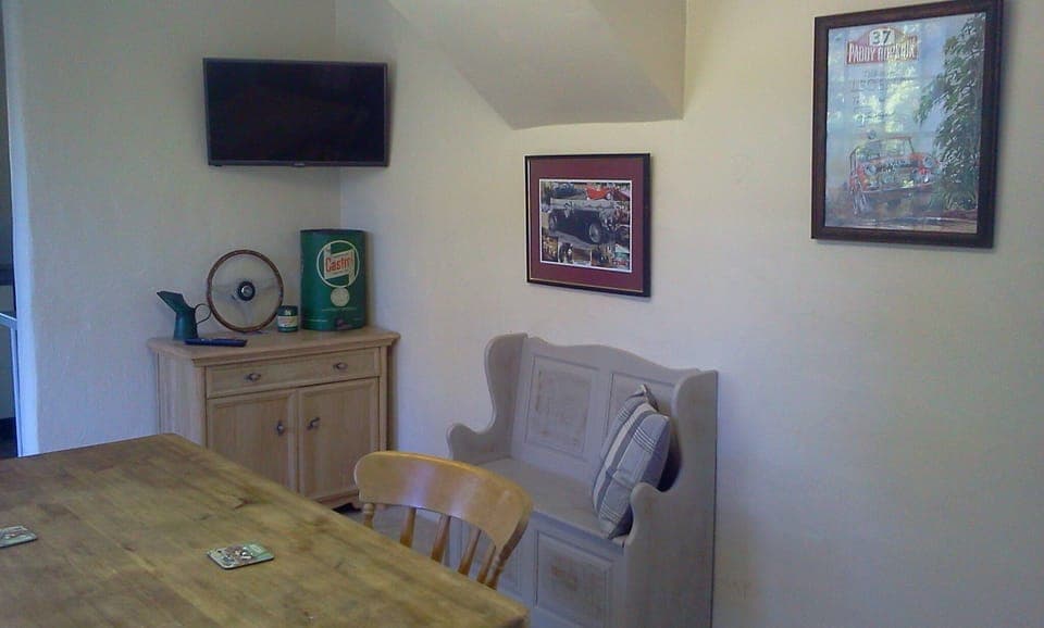 Cottage | Private kitchen | Fridge, microwave, oven, stovetop