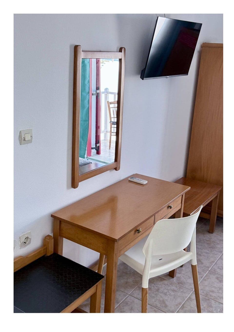 Maisonette by the pool side | In-room safe, free WiFi, bed sheets