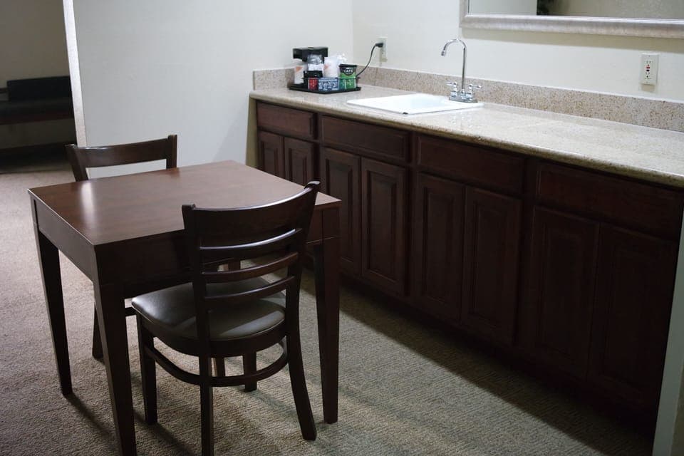 Suite, 1 King Bed, Non Smoking, Jetted Tub (Efficiency, Upgrade) | Living area | 40-inch flat-screen TV with satellite channels, TV