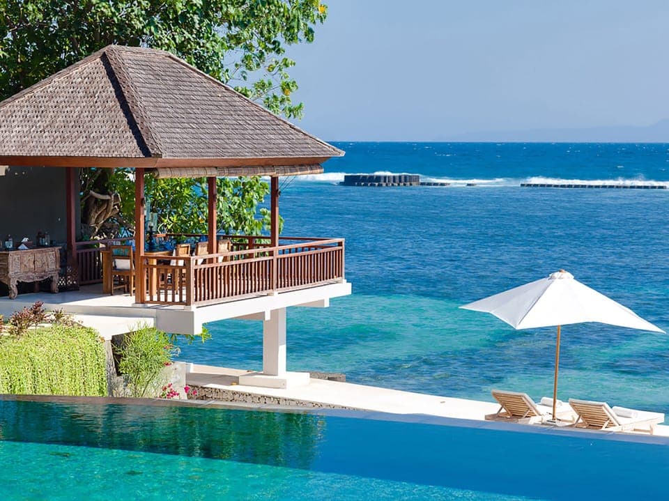 Outdoor pool, pool umbrellas, sun loungers