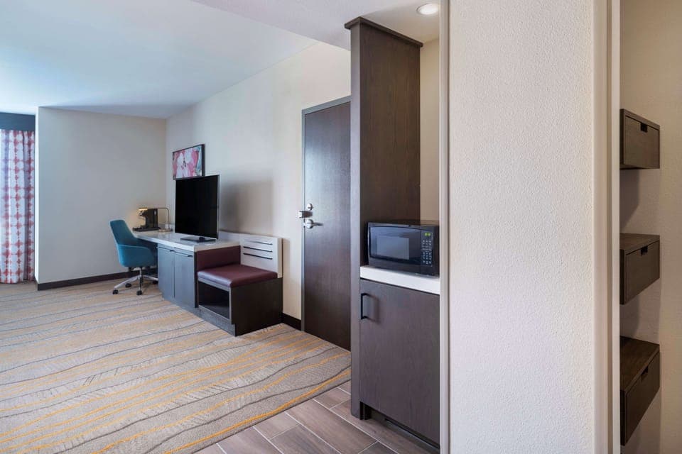 Room, 2 Queen Beds, Accessible, Bathtub | Hypo-allergenic bedding, in-room safe, desk, laptop workspace