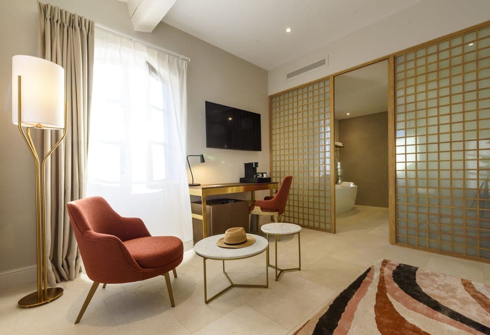 Junior Suite | Premium bedding, pillowtop beds, minibar, in-room safe