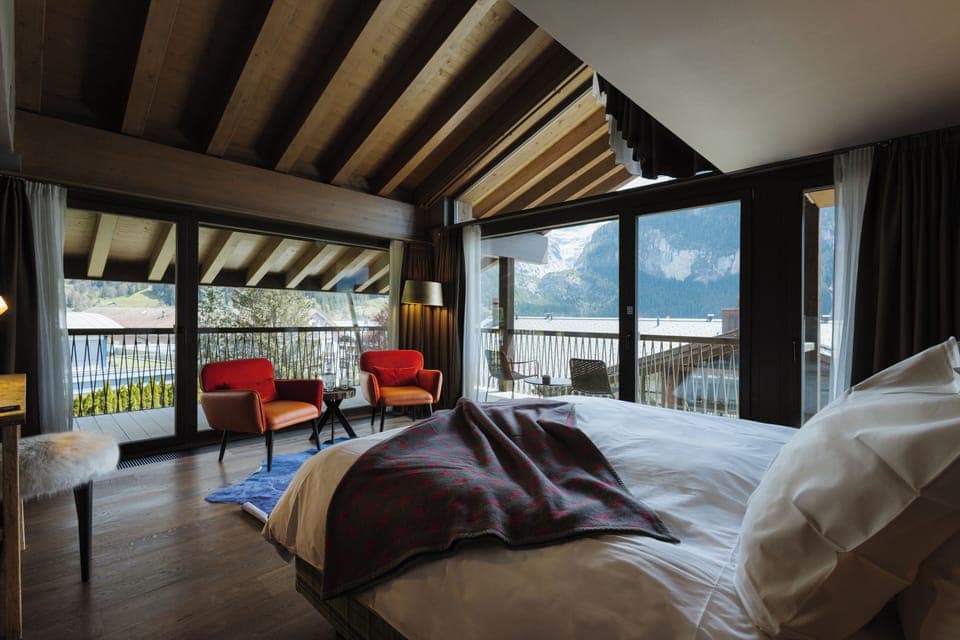 Corner Room with Eiger View | Premium bedding, free minibar, in-room safe, desk