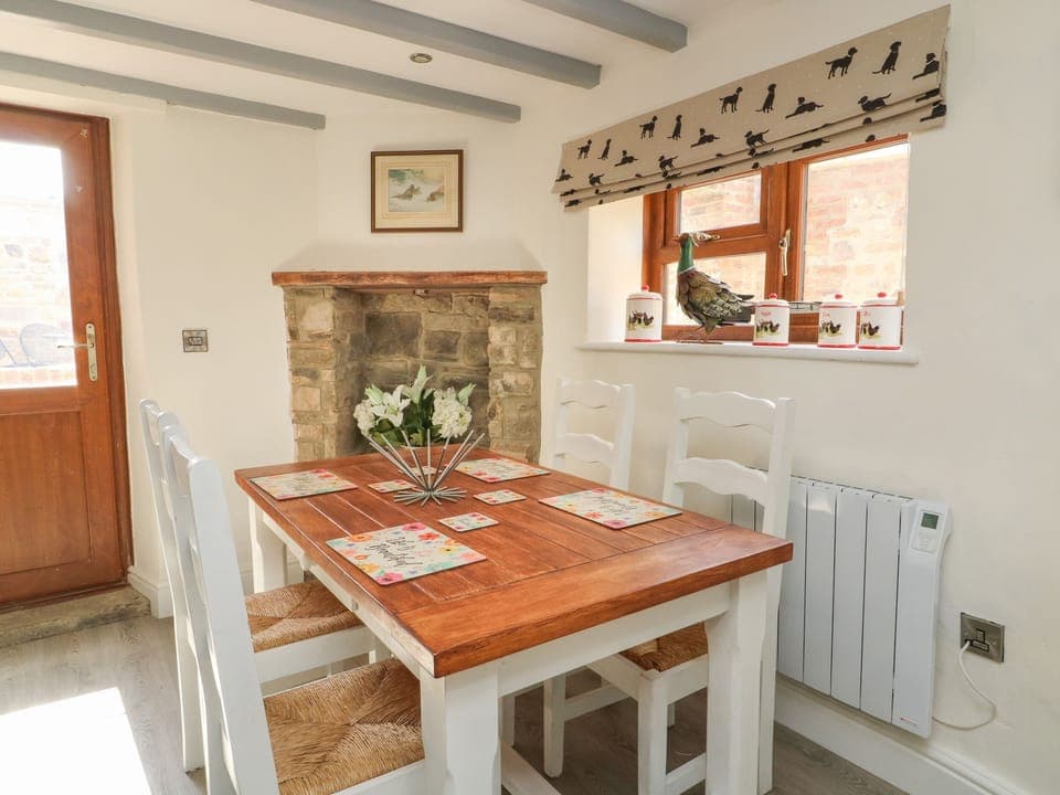 Cottage | Private kitchen | Fridge, electric kettle, toaster, cookware/dishes/utensils