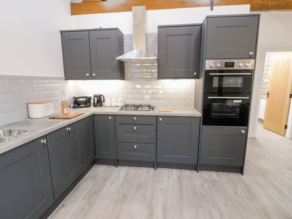 Cottage | Private kitchen | Fridge, dishwasher, electric kettle, toaster