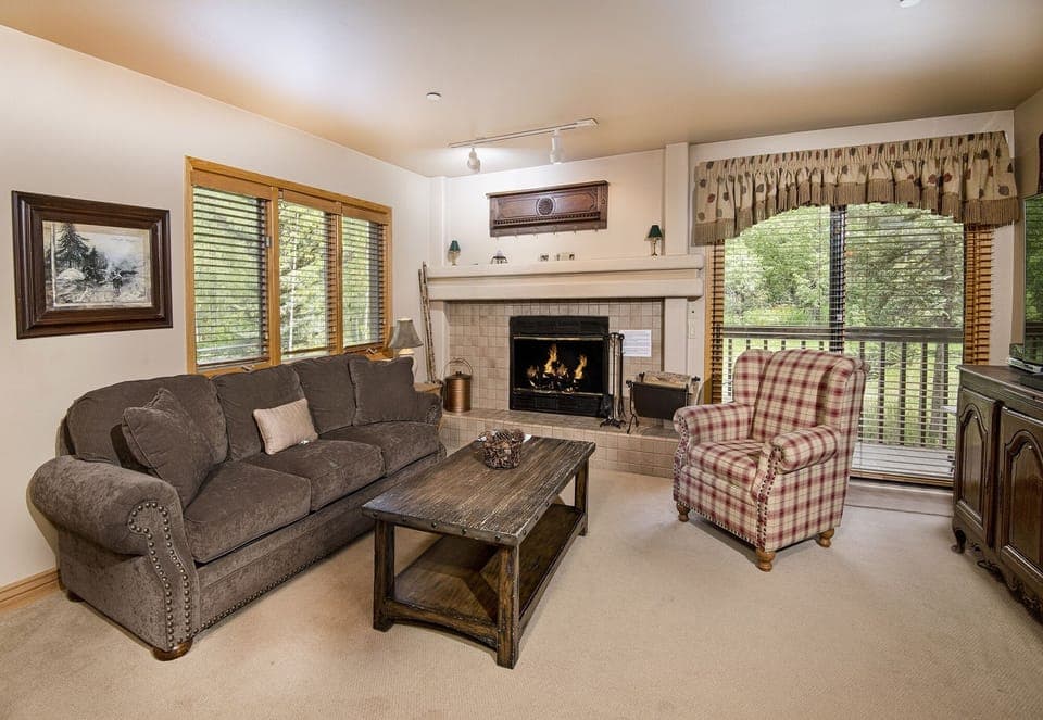 Condo, 1 Bedroom | Living room | Smart TV