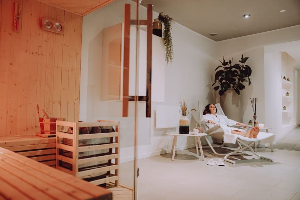 Sauna, hot tub, massages