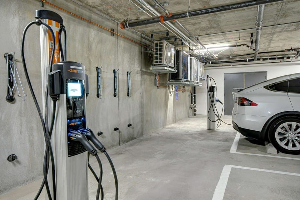 Electric vehicle charging station