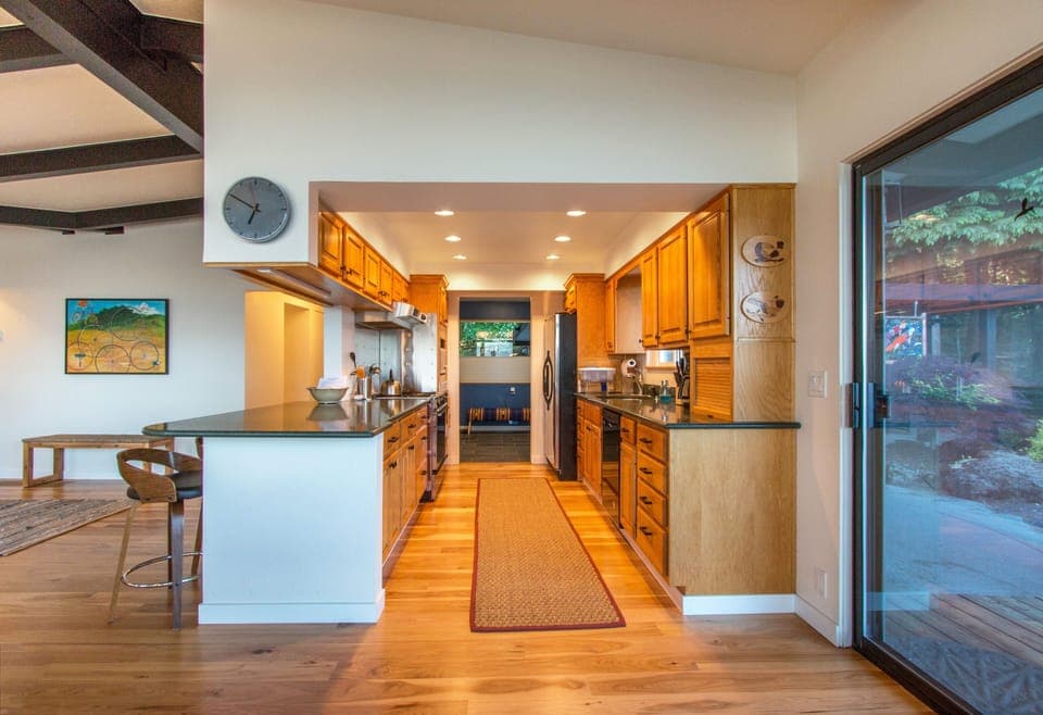 House, 2 Bedrooms | Private kitchen | Fridge, oven, coffee/tea maker, toaster