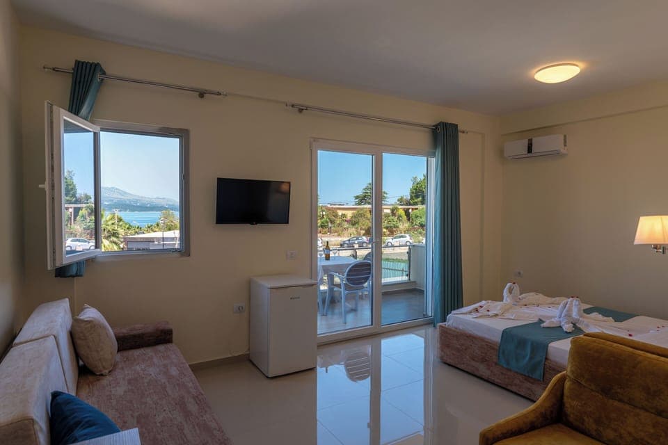 Soundproofing, free WiFi, bed sheets