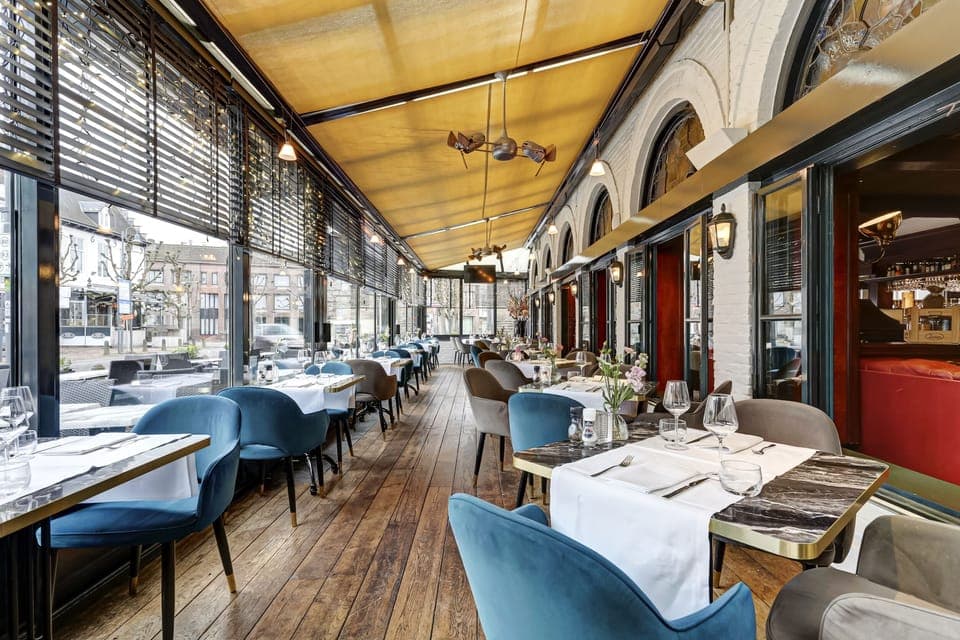 Breakfast, lunch, dinner served; alfresco dining