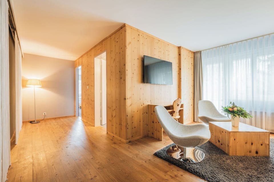 Family Room (Classic) | Living area | TV