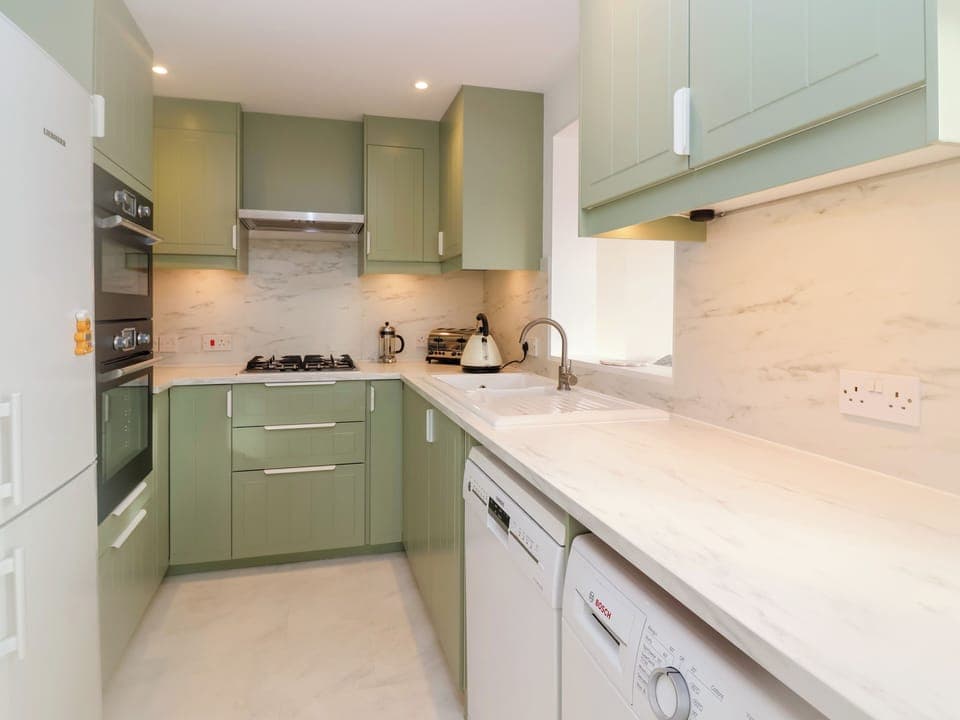 Cottage | Private kitchen | Fridge, dishwasher, electric kettle, toaster