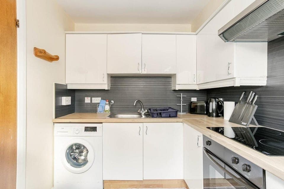 Apartment | Private kitchen | Fridge, microwave, oven, stovetop