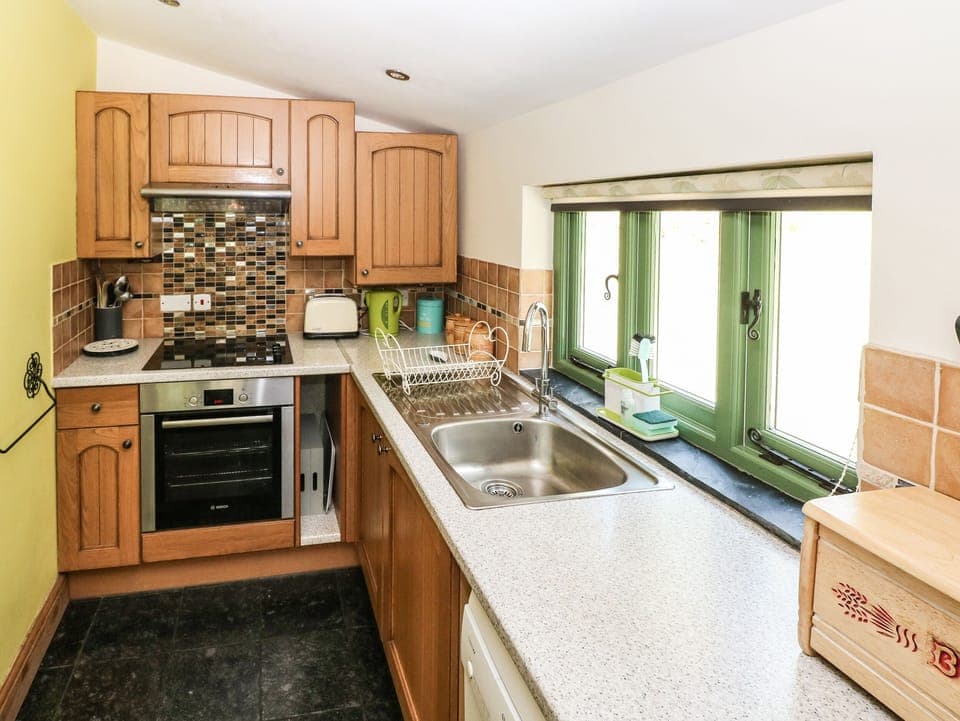 Cottage | Private kitchen | Fridge, dishwasher, electric kettle, toaster