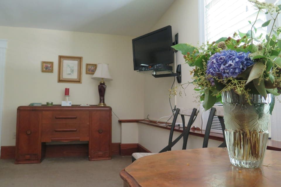 Executive Room, 1 King Bed | Egyptian cotton sheets, premium bedding, down comforters