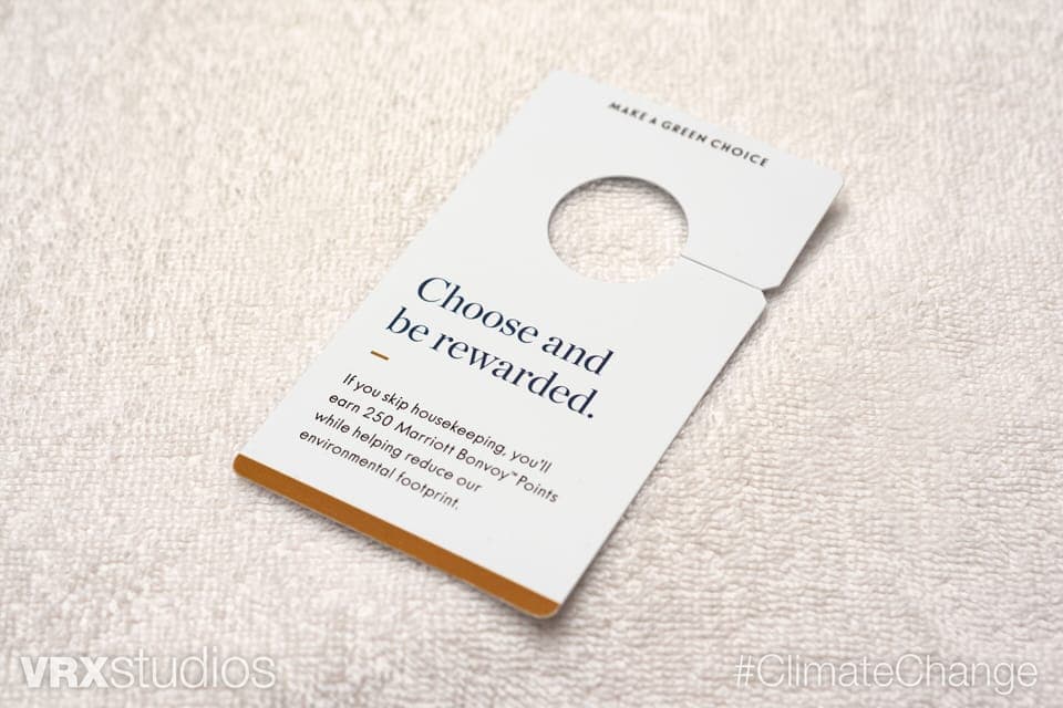 Combined shower/tub, free toiletries, hair dryer, towels