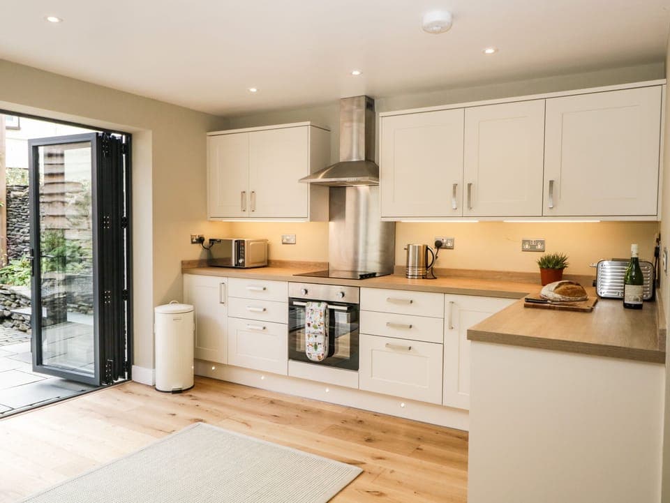 Cottage | Private kitchen | Fridge, dishwasher, electric kettle, toaster