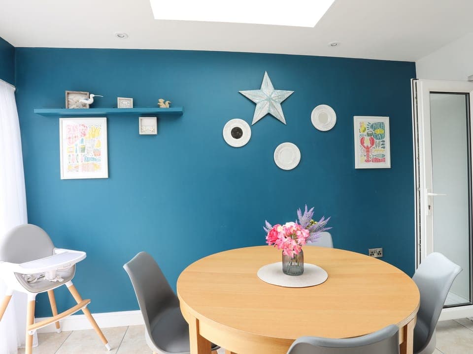 Cottage | Private kitchen | Fridge, dishwasher, electric kettle, toaster