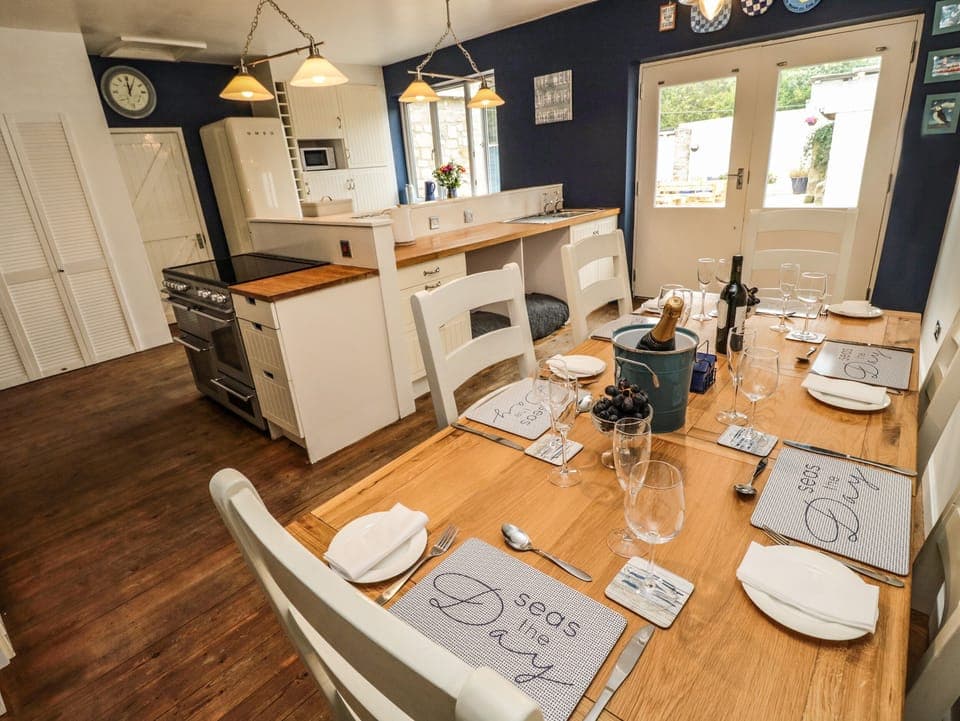 Cottage | Private kitchen | Fridge, dishwasher, electric kettle, toaster
