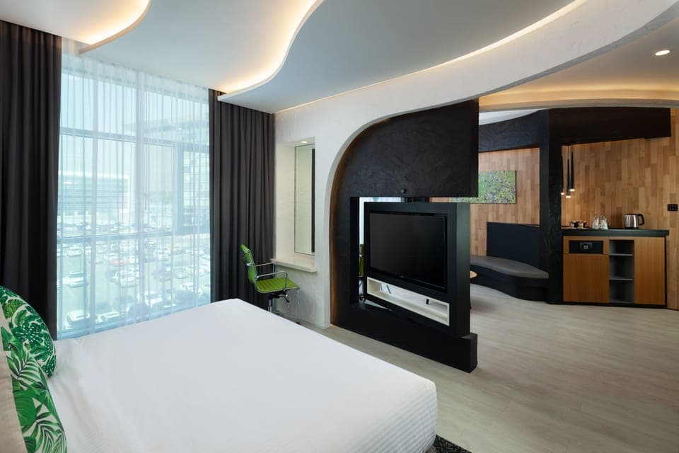 Sky Premium Room | Minibar, in-room safe, individually furnished, desk