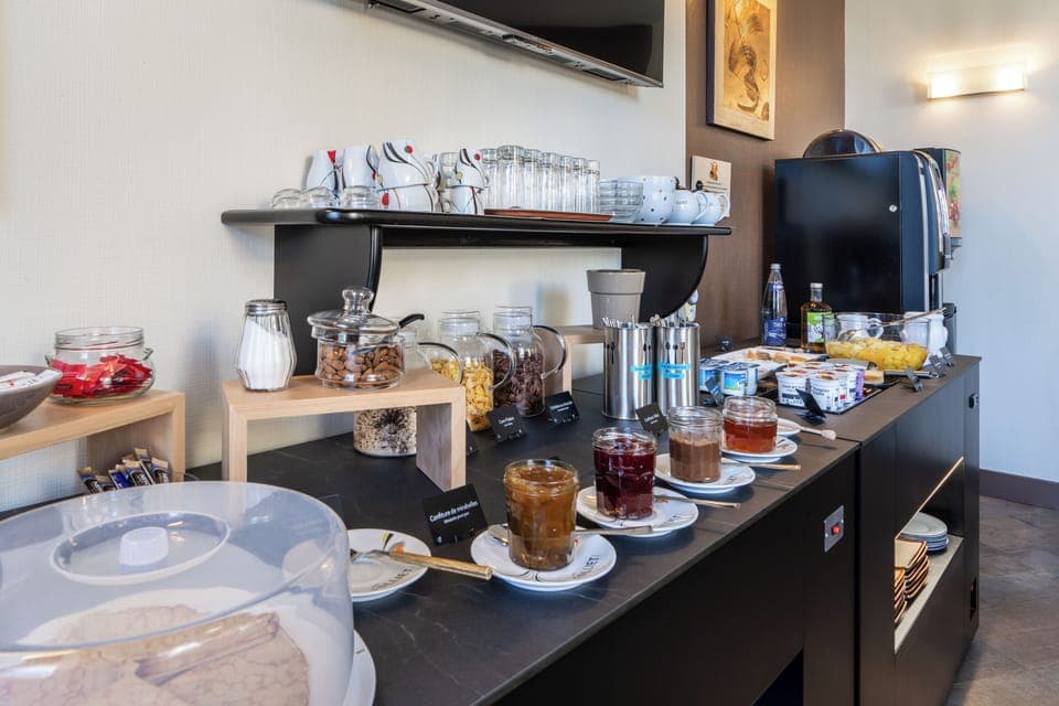 Buffet breakfast on weekends (EUR 14 per person)