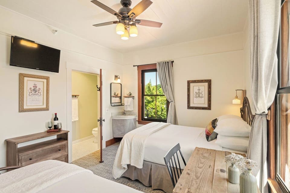 Standard Double Room, Ensuite (Room 27 - Full/Twin) | Iron/ironing board, free WiFi, bed sheets