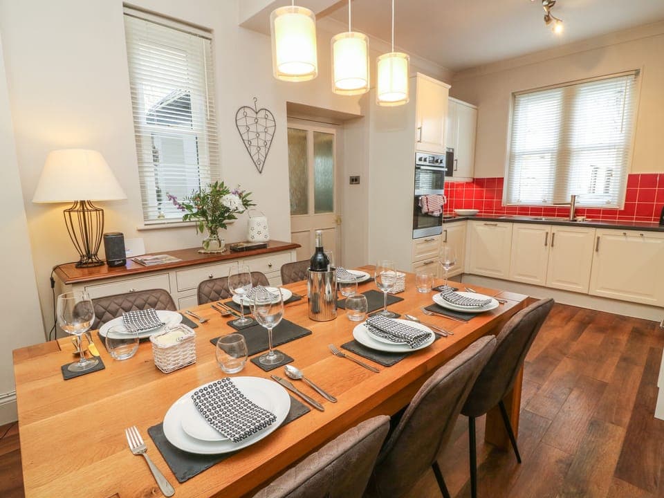 Cottage | Private kitchen | Fridge, dishwasher, electric kettle, toaster