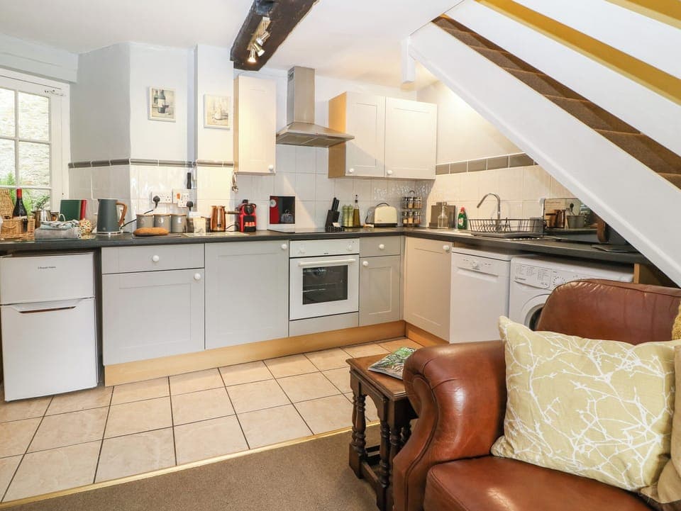 Cottage | Private kitchen | Fridge, dishwasher, electric kettle, toaster