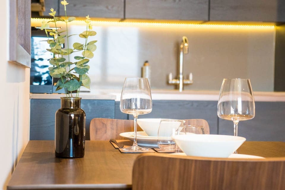 Luxury Apartment, Ensuite, Garden View (King's 39) | Restaurant