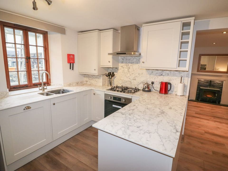 Cottage | Private kitchen | Fridge, dishwasher, electric kettle, toaster