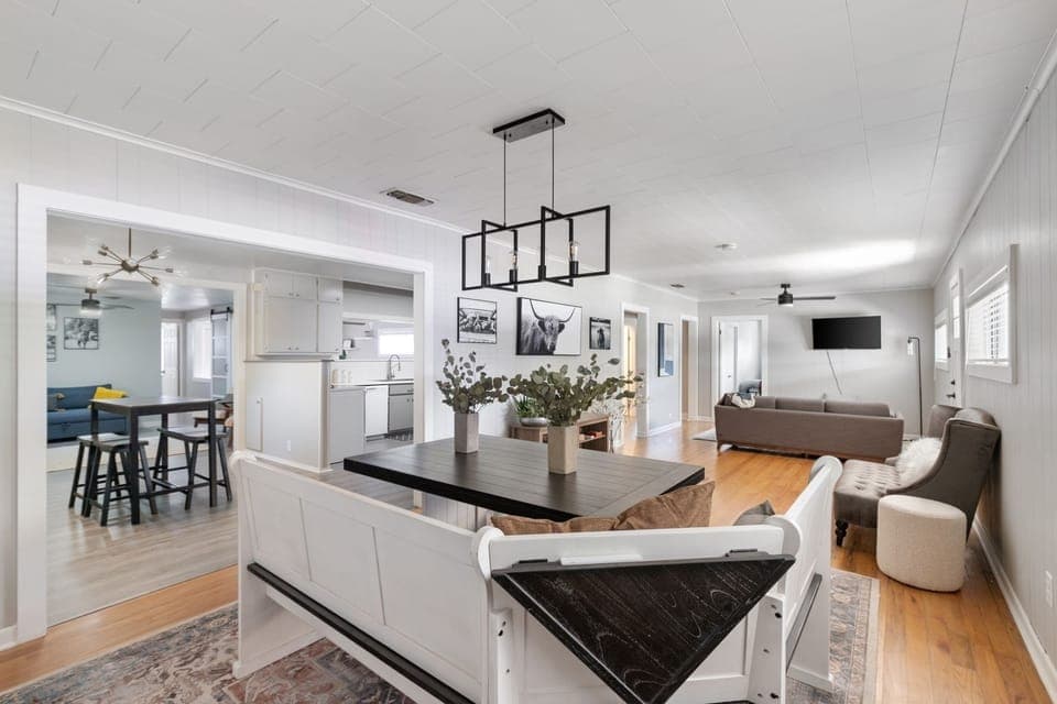 House, 3 Bedrooms | Private kitchen | Fridge, oven, stovetop, coffee/tea maker