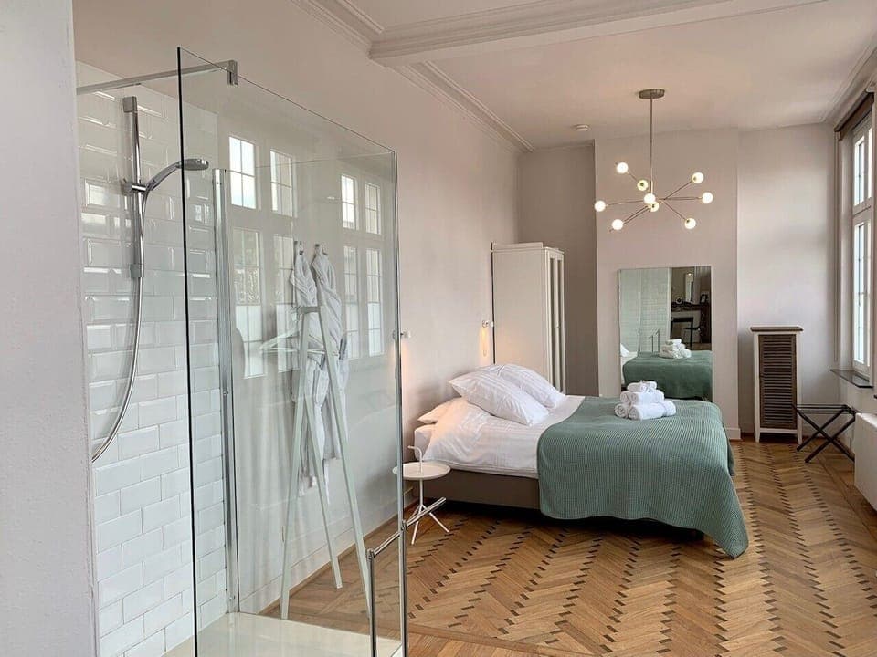 Superior Apartment, 1 King Bed | Bathroom | Shower, free toiletries, hair dryer, bathrobes