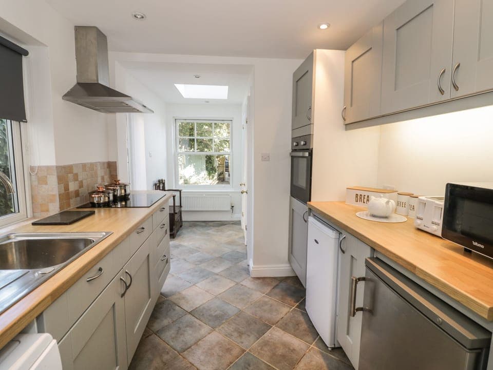 Cottage | Private kitchen | Fridge, dishwasher, electric kettle, toaster